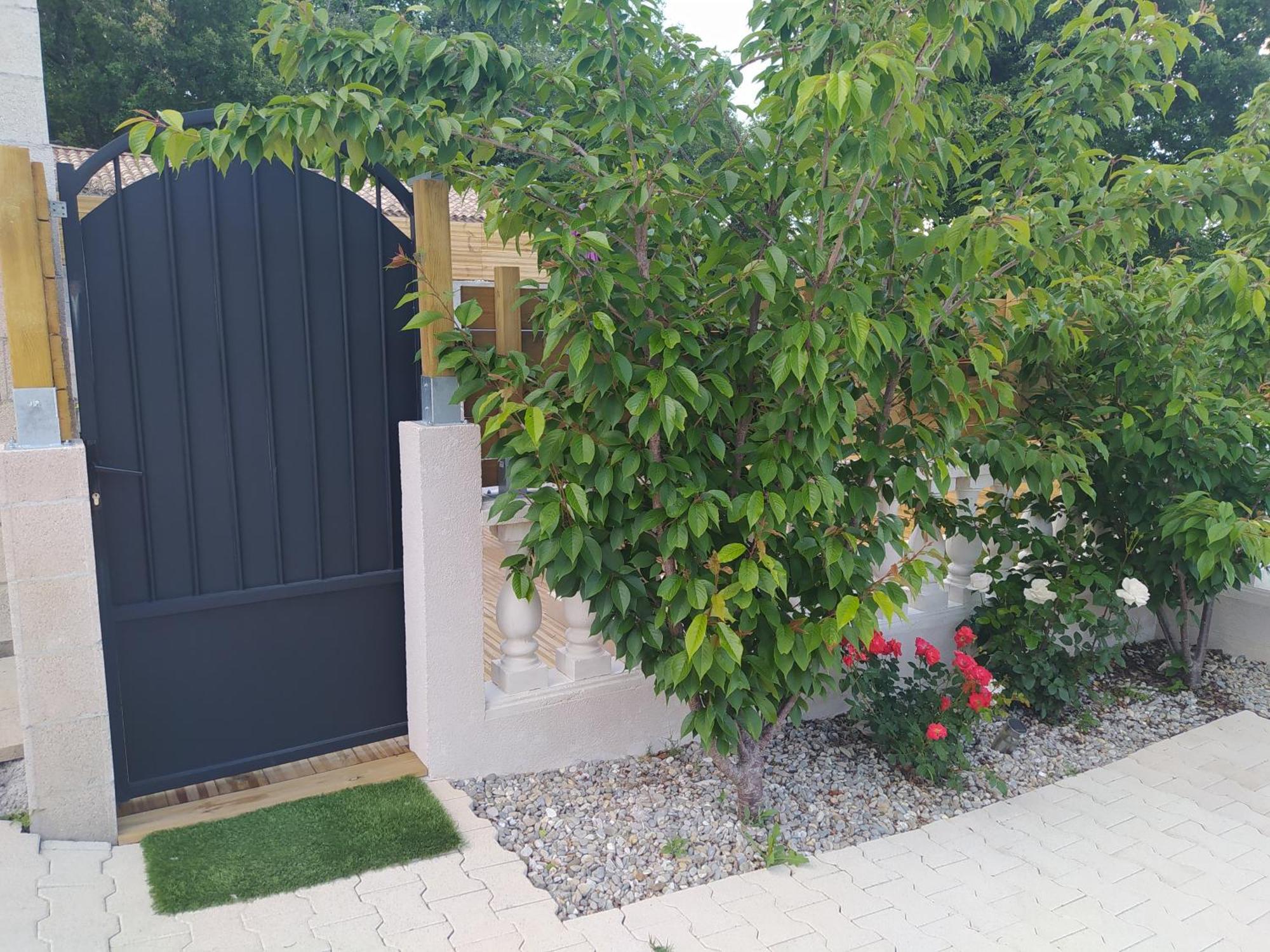 Studio Cosy Avec Terrasse Et Jacuzzi A Disposition De Mai A Aout Rians  Eksteriør bilde